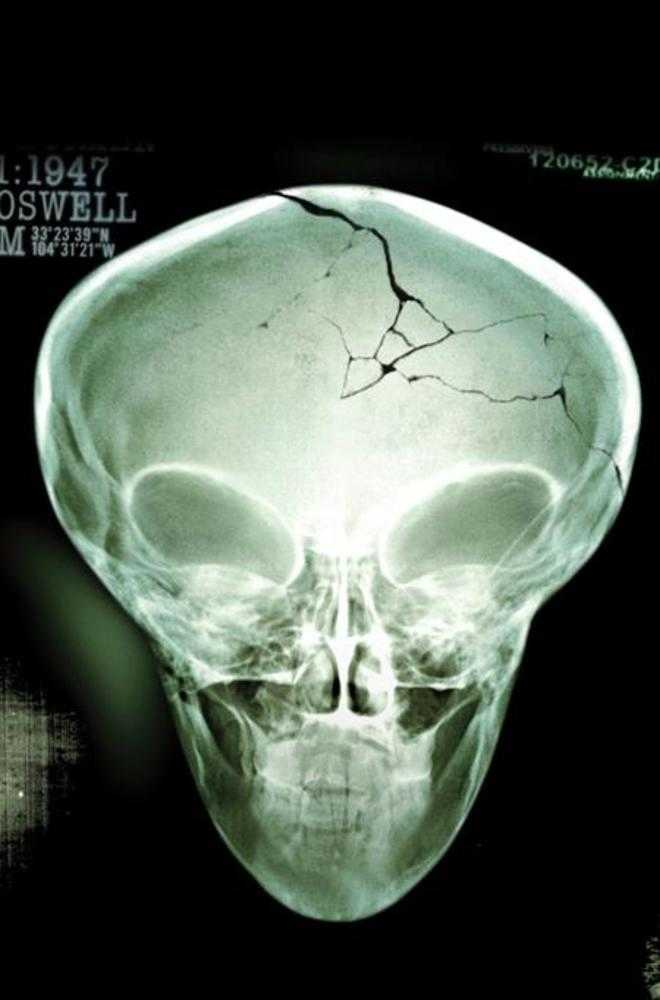 X Files (2026) #1 Cover G Roswell Photo Foil Variant